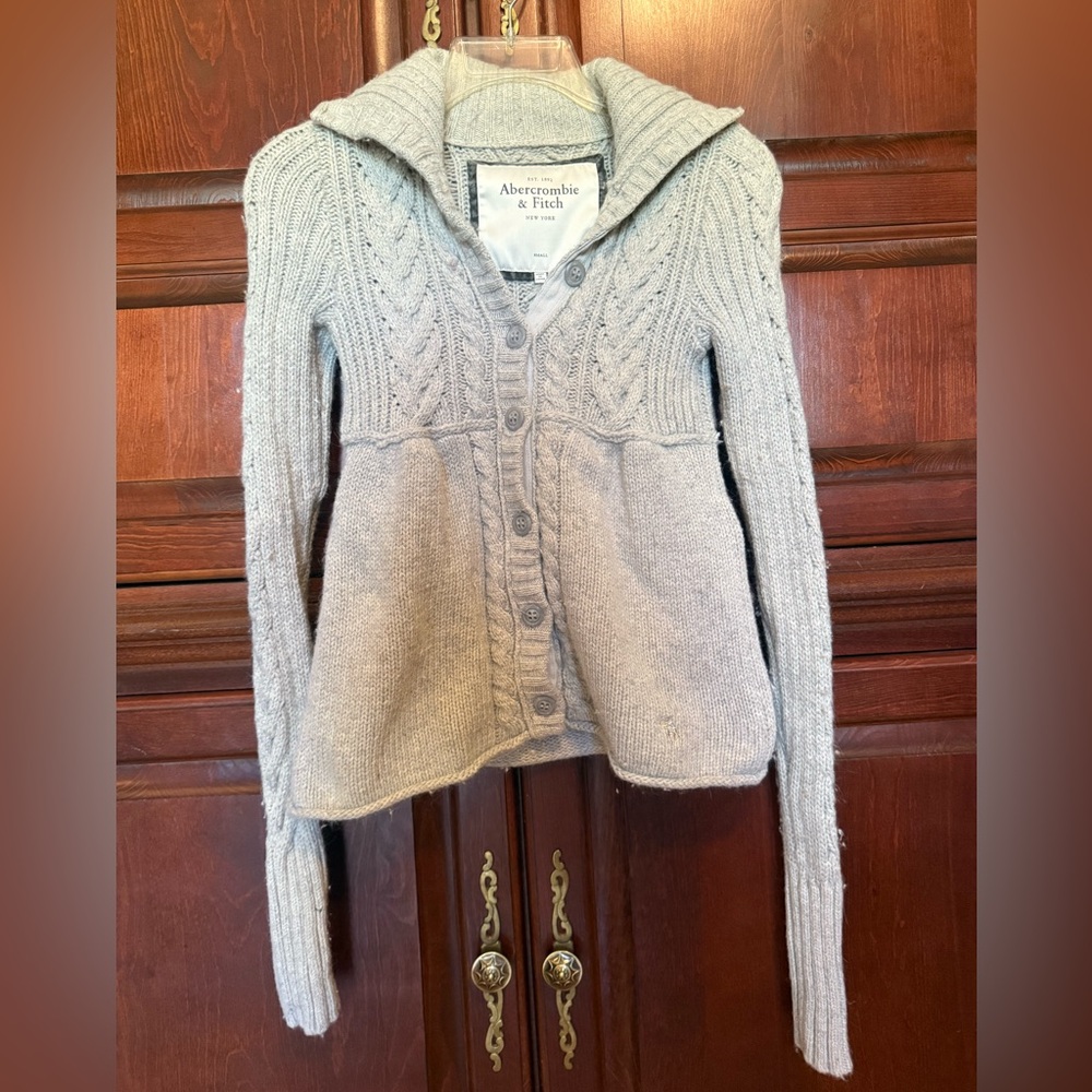 Abercrombie & Fitch Light Gray Cable Knit Cardigan